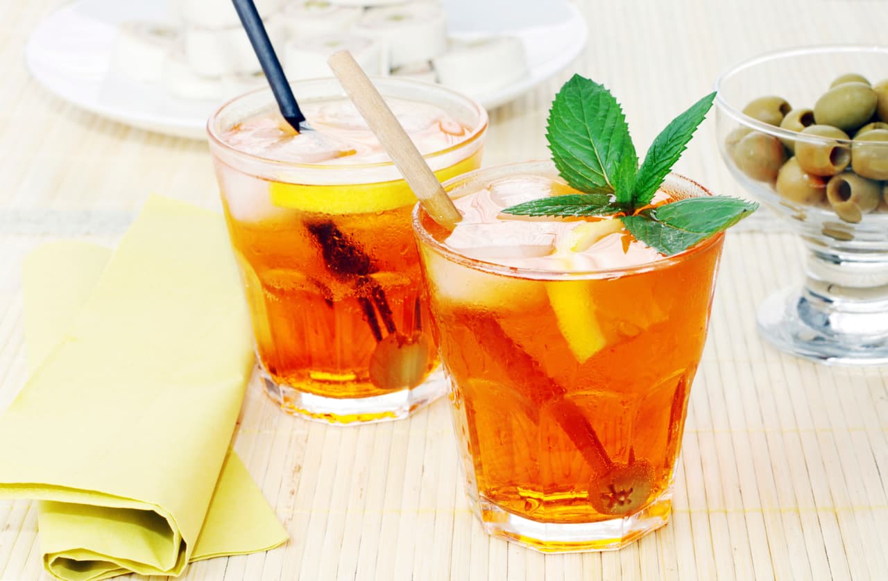 Agua saborizada. ¿Quién hubiera dicho que el agua podía ser tan sabrosa? Compruébalo con esta receta de Mark A. Weddle, manager del bar del restaurante Marshall Free House (Carolina del Norte).