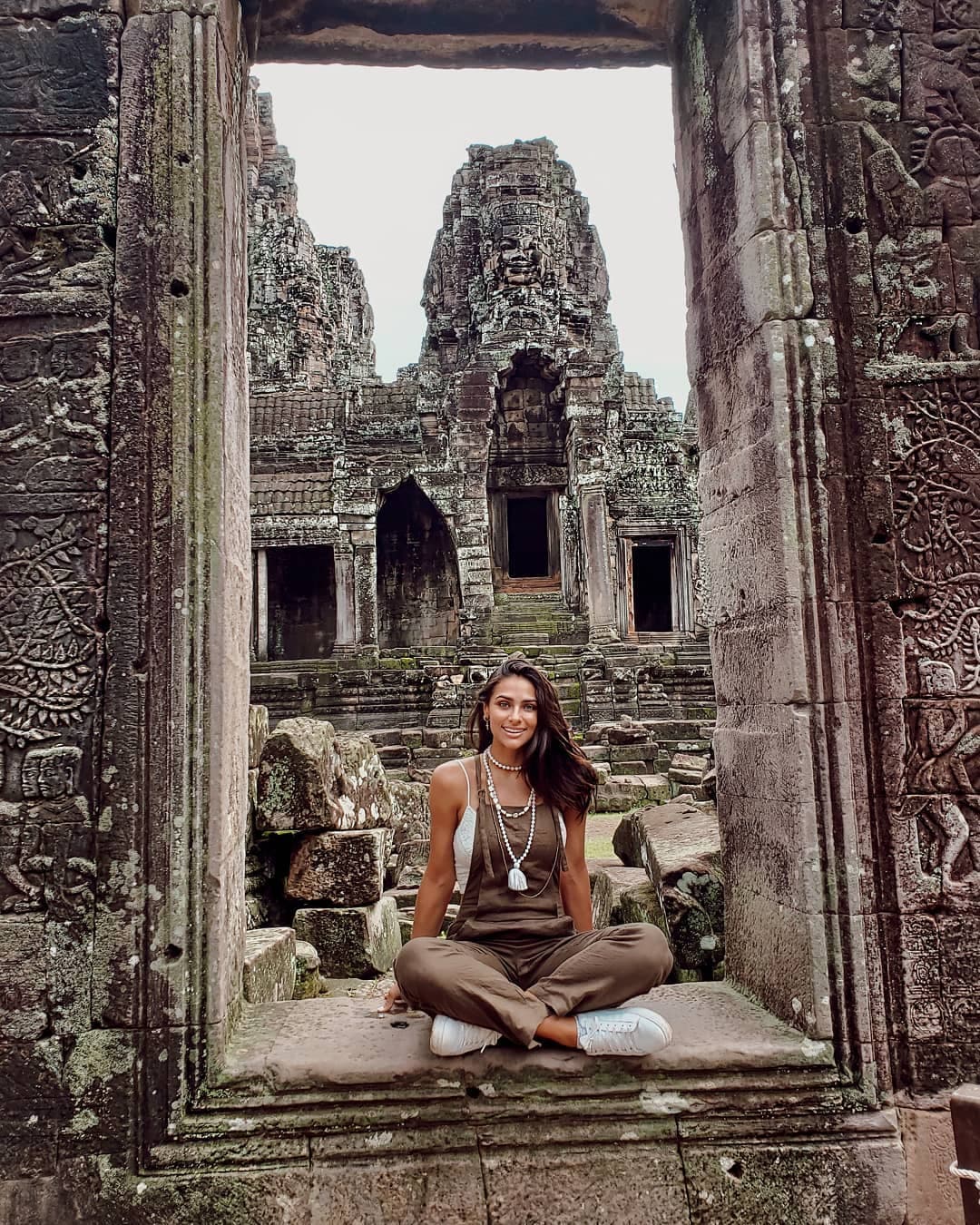 Por ahora su intuición la lleva a recorrer el mundo. “
<a href="https://www.univision.com/shows/sueno-de-amor/renata-notni-se-fue-de-vacaciones-a-europa-fotos">Me encanta viajar</a>. Creo que es una manera bien padre de conocer a otras personas, sus culturas. Siempre soy de las que ‘a donde fueres haz lo que vieres’, así soy yo. Si me dicen que hay que probar esto, lo pruebo. No me cierro. Lo disfruto muchísimo”.