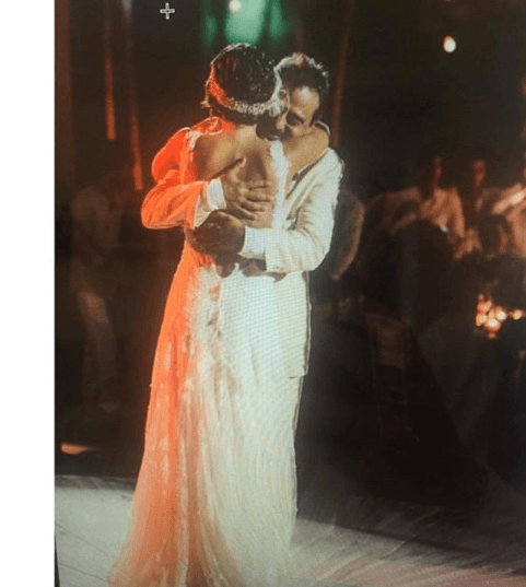 Zuria Vega publicó esta fotografía de su boda con Alberto Guerra, cuando su papá bailó con ella.