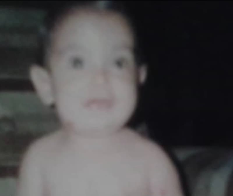 Ella recuerda lo difícil que ha sido ver el avance de esta enfermedad en su hijo. "Lloraba demasiado, pero él se ponía peor, por lo que tuve que hacerlo a escondidas", dice y recuerda que el tiempo en que su hijo tenía sus manitas con sus deditos o cuando todavía podía caminar e incluso comer cosas sólidas; cosas que ahora es imposible de hacerlo.