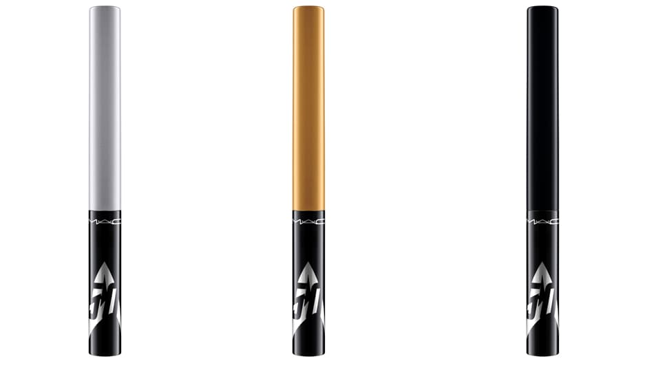 Para un trazo duradero y preciso te recomendamos los delineadores líquidos que son resistentes al agua. Los tonos: Nocturnal, Pure Show, On The Hunt. $22 dólares cada uno en 
<a href="https://www.maccosmetics.com/collections-mac-star-trek">Maccosmetics.com</a>.