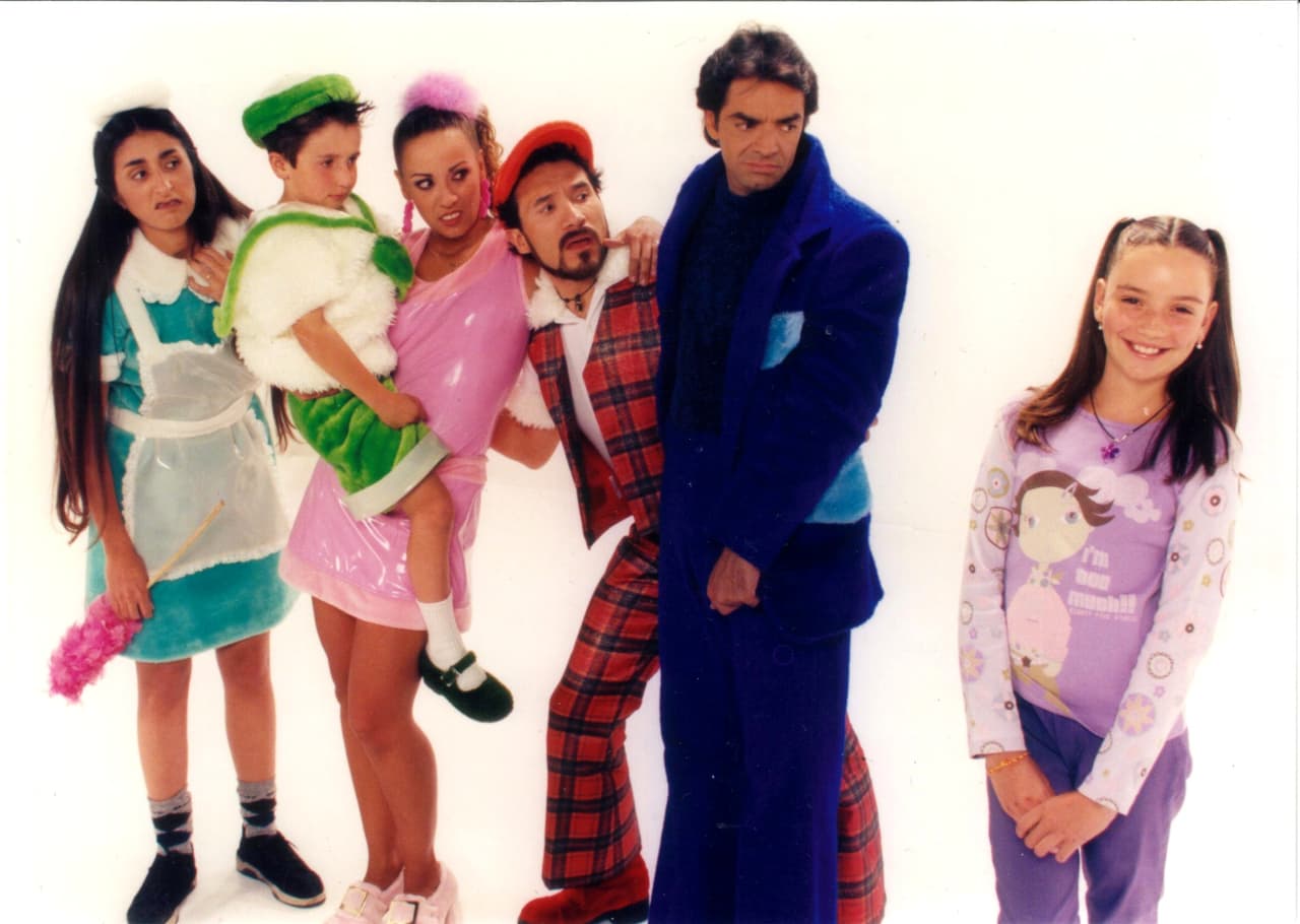 En septiembre pasado, Sharon Fonseca dejó ver su fiel admiración a 
<b>La Familia P. Luche</b>, en donde Consuelo Duval dio vida a Federica, la esposa de Ludovico P. Luche, interpretado por Eugenio Derbez. 
<br>