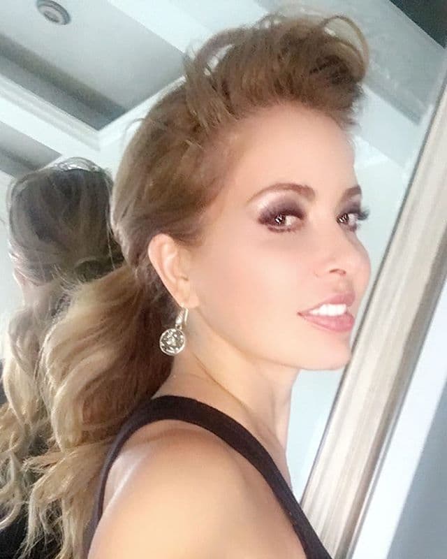 Insistió en que tan pronto reciba el visto bueno de una televisora, pondrá manos a la obra.“Me inclinaré por el enfoque de la realidad, el punto de vista de ella (Gloria Trevi), de cómo lo vivió”, recalcó. 
<br>