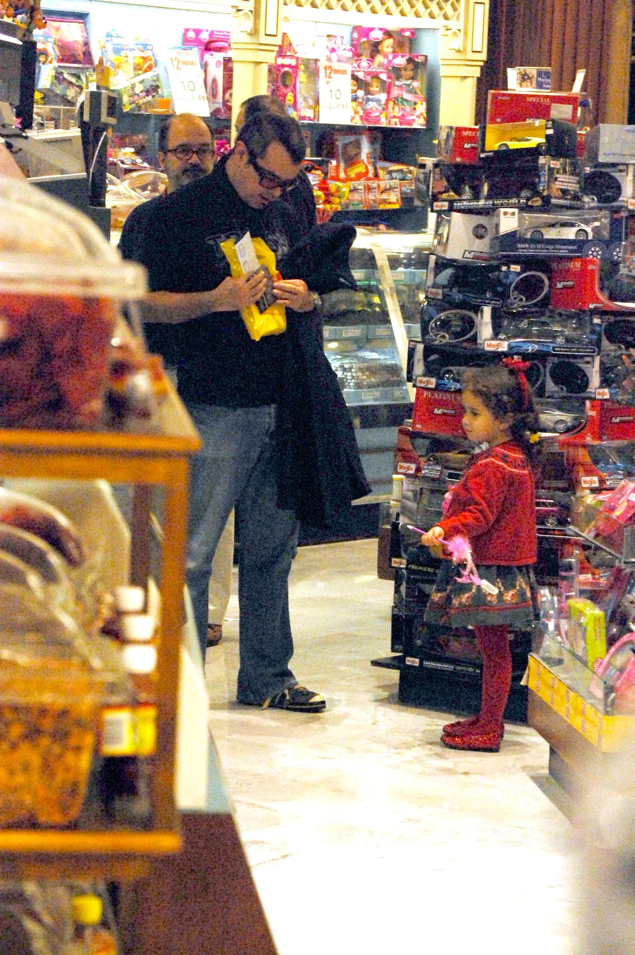 Natalia y Matías son los dos hijos de 
<b>Aleks</b>, aunque ellos no suelen salir constantemente ante los medios de comunicación, pues mantienen una vida apartada de los reflectores del espectáculo.