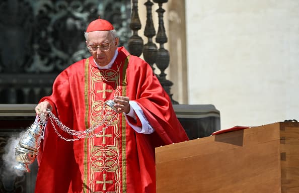 El caridenal Re también presidió la misa funeral del papa Francisco el sábado 26 de abril de 2025.