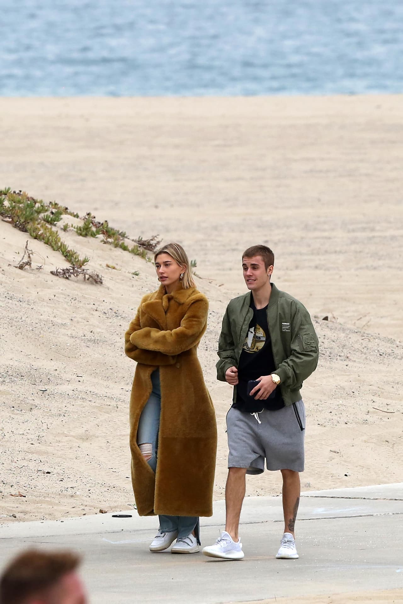 Hubo quienes pensaron que
<b><a href="https://www.univision.com/entretenimiento/justin-bieber-sumido-en-la-tristeza-al-cumplir-su-primer-mes-de-casado-con-hailey-baldwin-fotos"> el amor entre Justin Bieber y Hailey Baldwin no era tan fuerte</a></b> como el que el cantante expresaba hacia su exnovia, la cantante Selena Gómez.