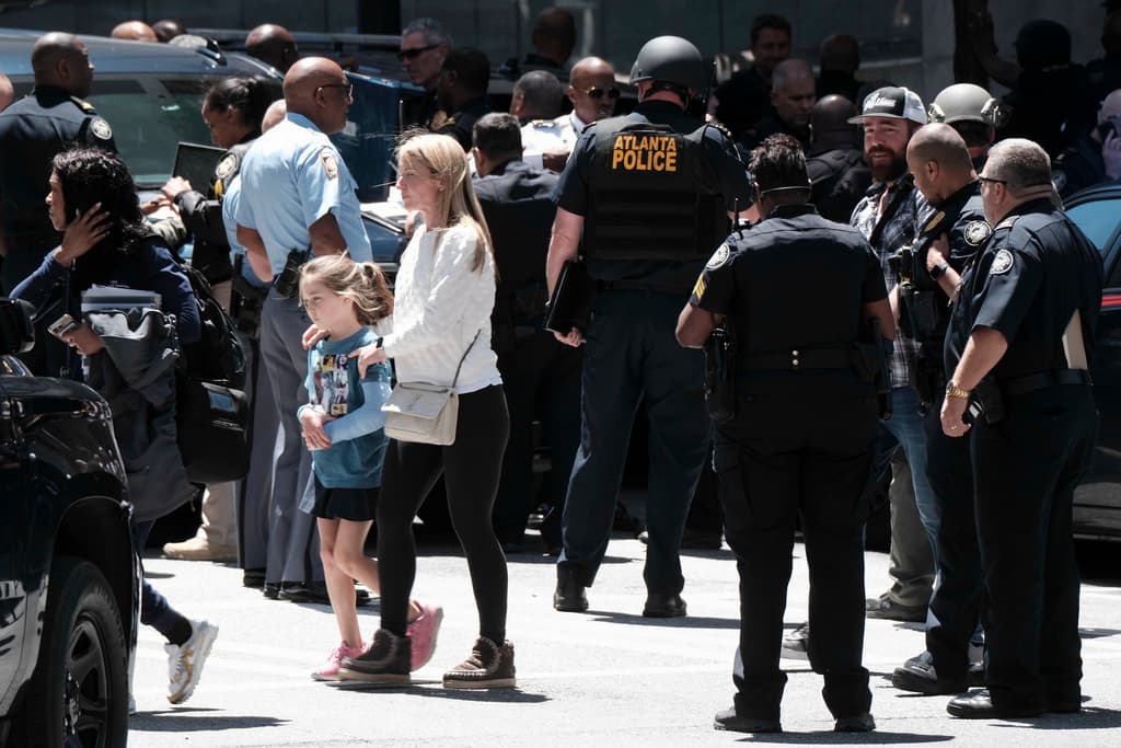 <b>"Se cree que el sospechoso está armado y es peligroso y no debe ser abordado"</b>, pidieron las autoridades.
<br>