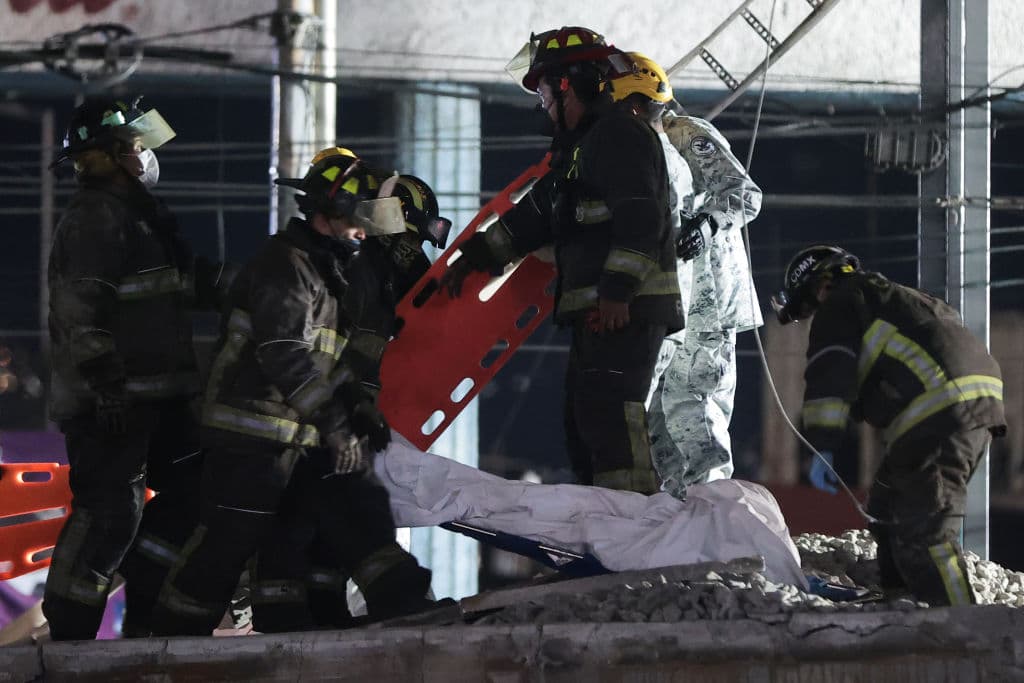 Se teme que la estructura 
<b>acabe por colapsar del todo</b>, por lo que apremia acelerar las labores de rescate.