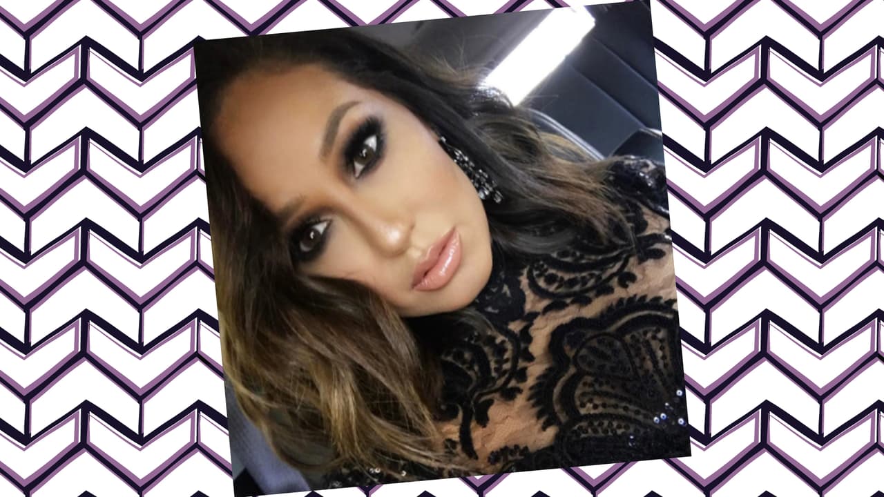 Jazmín y Adrianne parecen hermanas. Las dos cantan, bailan y aman los selfies. No dejes que las raíces mexicanas fool you. Jazmín también tiene sabrosura, muy al estilo de las raíces cubanas de Adrianne. Y guess what? Las dos han participado en shows de Univision: Jazmín lo hizo con Latinas VIP y Adrianne fue una de las invitadas en la segunda temporada de Mira Quién Baila.