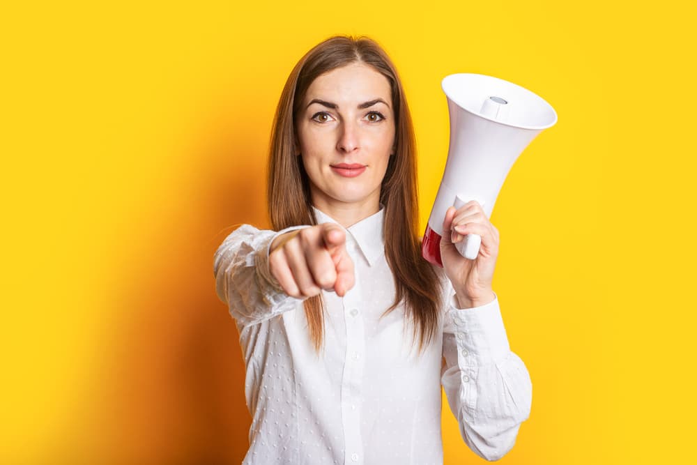 <b>LEO</b>
<br>Está bien seguro de lo que hace y lo que cree, pero lo hace a través de su personalidad. Quienes miren a quienes tienen a Mercurio en Leo no se sienten ofendidos por su superioridad, sino convencidos de lo que está diciendo la persona, y por eso la siguen sin pensar en las consecuencias.
<br>