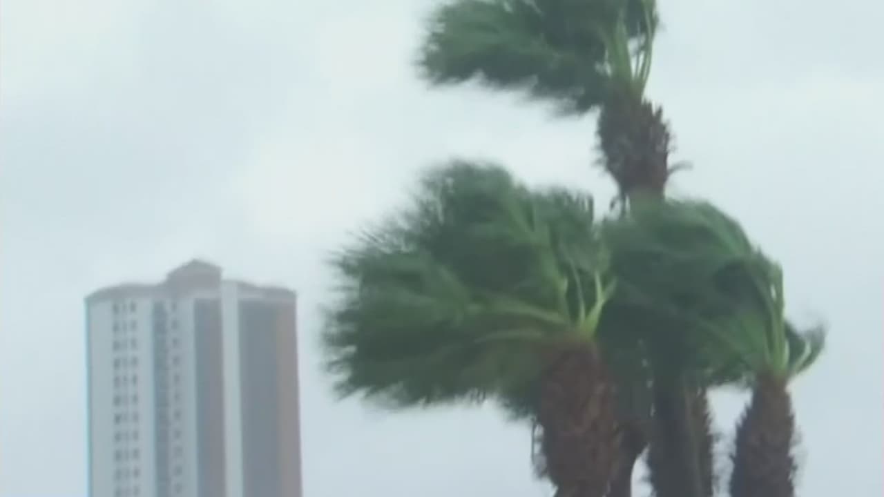 Isaias baja a categoría 2, pero golpea la costa del Golfo: Vientos del huracán azotaron Florida y Alabama