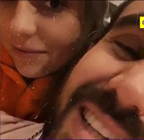 Para algunos medios y seguidores de la actriz esa respuesta fue interpretada como una señal de posibles problemas en su noviazgo. 
<br>