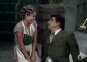 Disfruta de una noche de espantos en pareja. Invita a alguien especial para que se disfracen de estos románticos personajes. Doña Florinda y el Profesor Jirafales son un clásico de la comedia mexicana, lucirán adorables.
