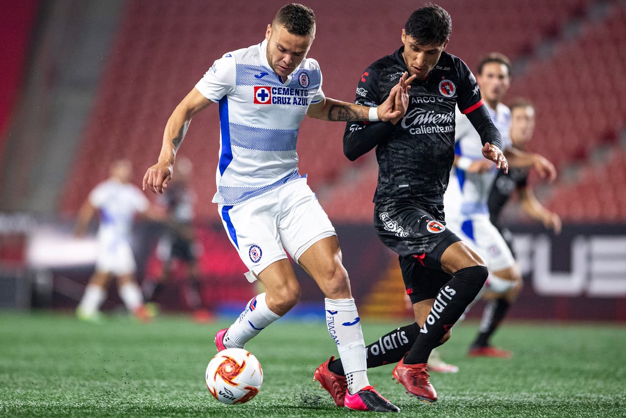 Con goles de Santi Giménez y Jonathan Rodríguez, la Máquina del Cruz Azul vence a los Xolos de Tijuana y regresan a casa con los tres punto y el liderato del torneo.