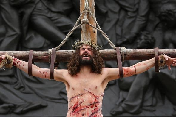 Su representación incluye además caballos, un burro y trajes auténticos de soldados romanos.