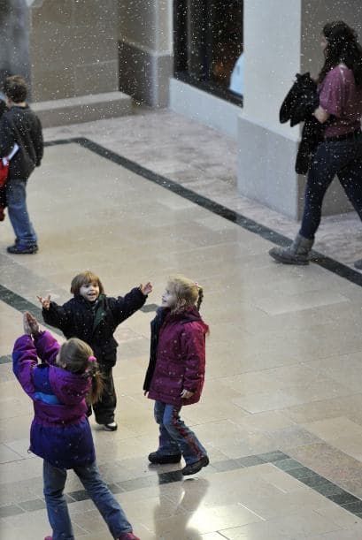 5 " Los precios de la ropa para niños subieron un 5.9% anual en el último mes del año, según datos del departamento del Trabajo.