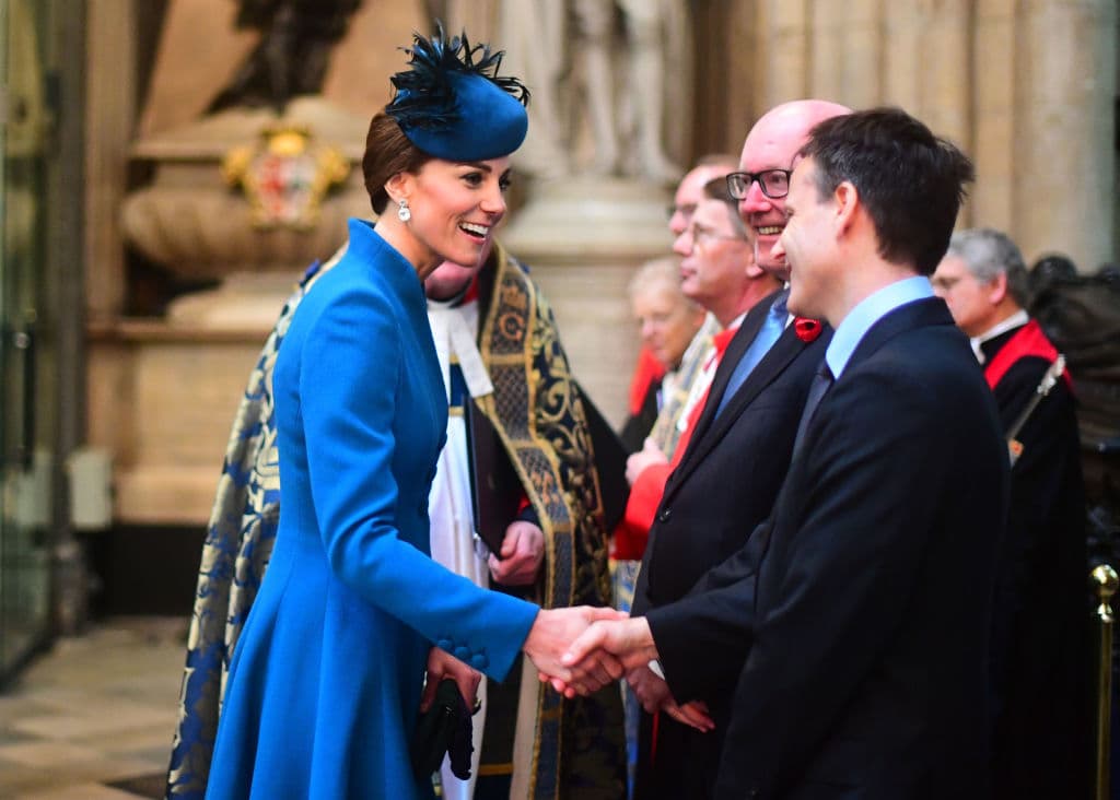 Lo que sí estaba planeado era que 
<b><a href="https://www.univision.com/famosos/kate-middleton-logra-su-cita-a-solas-con-la-reina-isabel-pero-no-se-compara-con-la-experiencia-de-meghan-markle-video">Kate Middleton, duquesa de Cambridge</a>, </b>encabezara en solitario este acto solemne para honrar a las fuerzas armadas de Australia y Nueva Zelanda.