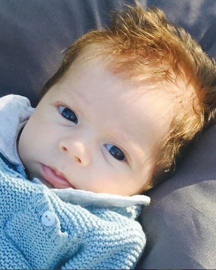 La cantante compartió las imágenes de su bebé recién nacido y con mucho cariño dio la gran noticia.