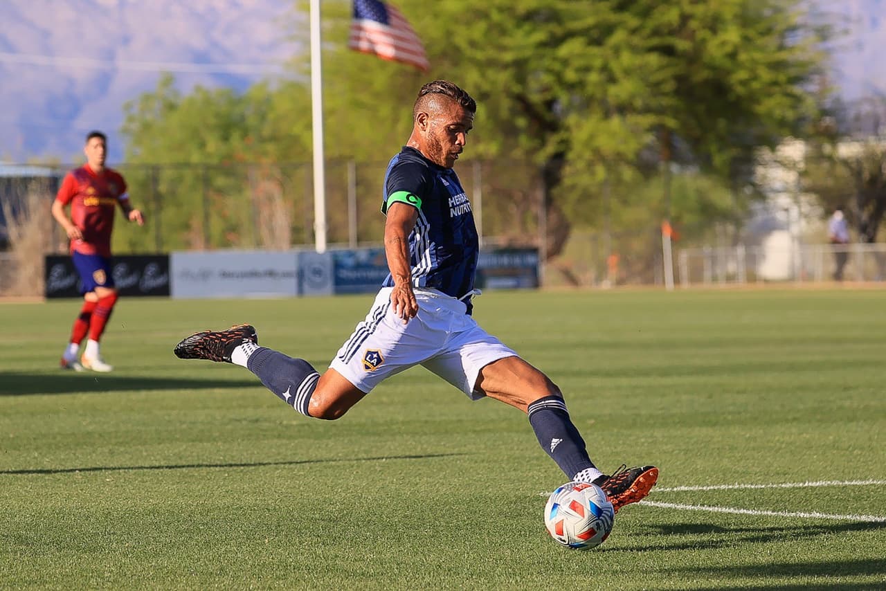 LA Galaxy cierra su pretemporada con triunfo y gol de Vázquez