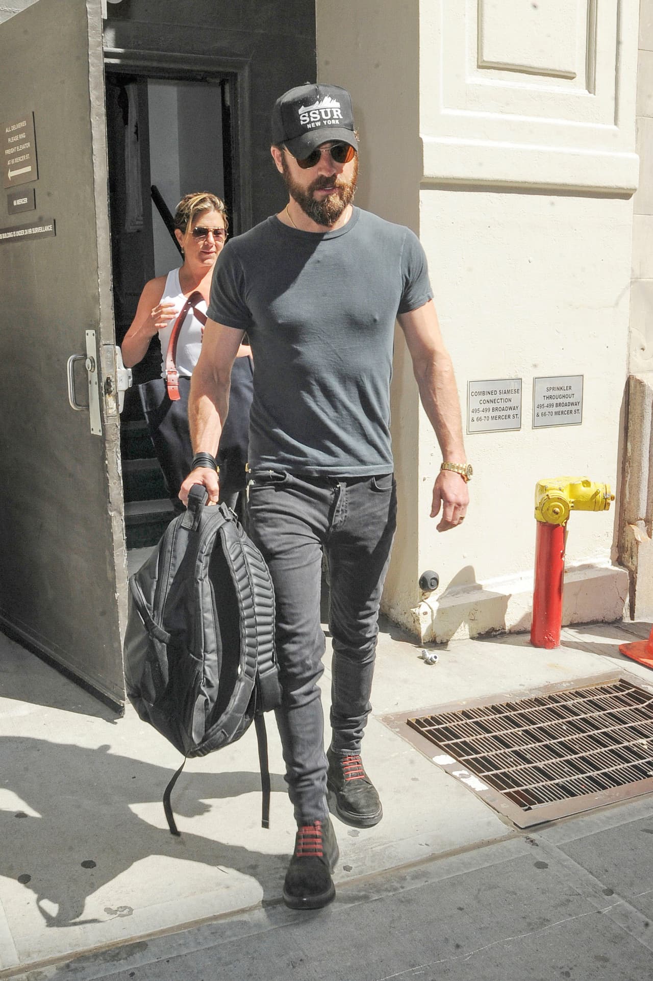 Sin embargo se le ve muy feliz junto a su esposo, Justin Theroux.