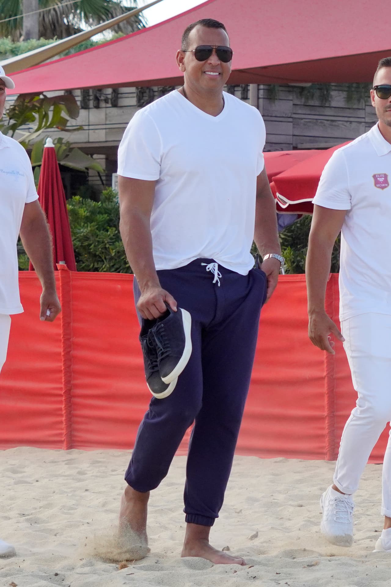 "Alex
<b> <a href="https://www.univision.com/famosos/a-rod-reacciona-jlo-ben-affleck-juntos-yankees-red-sox" target="_blank">ha estado pasando el rato con amigos y familiares</a></b> en el viaje, incluidos Eric y Jessie James Decker. Melanie es muy amiga de ellos", dijo uno de los informantes. 
<br>