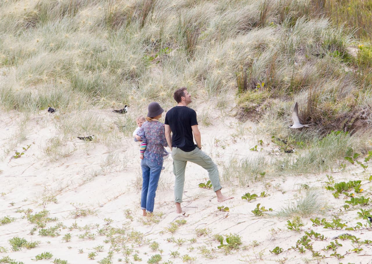 Sólo les faltaba el traje de baño.