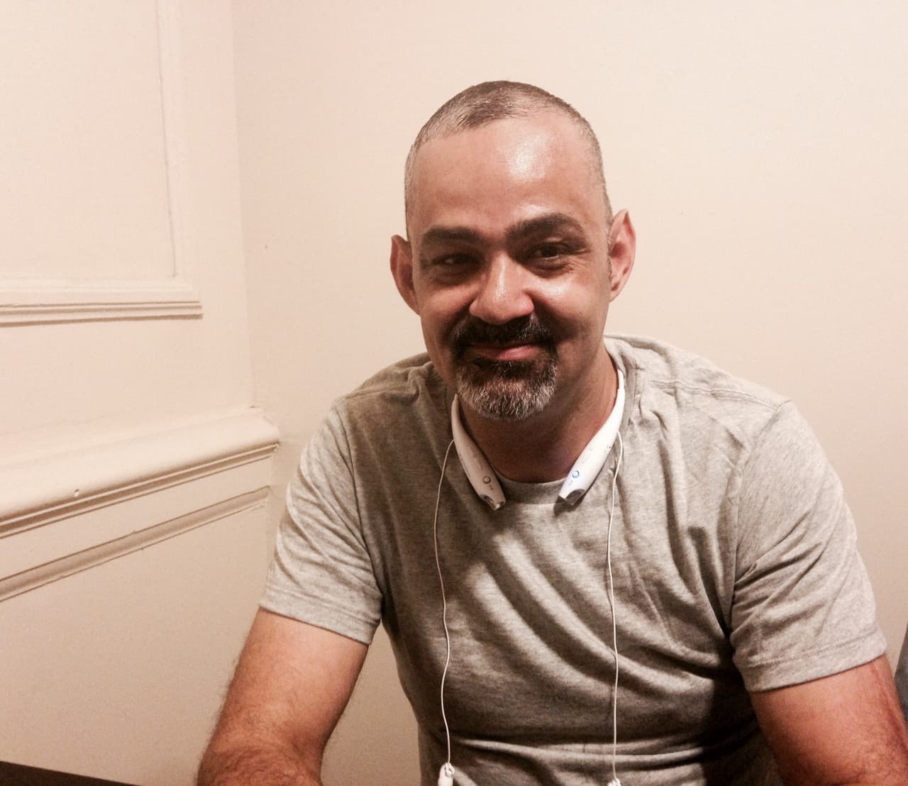 Iglesia en Harlem manda al infierno la soledad de cientos de padres desamparados