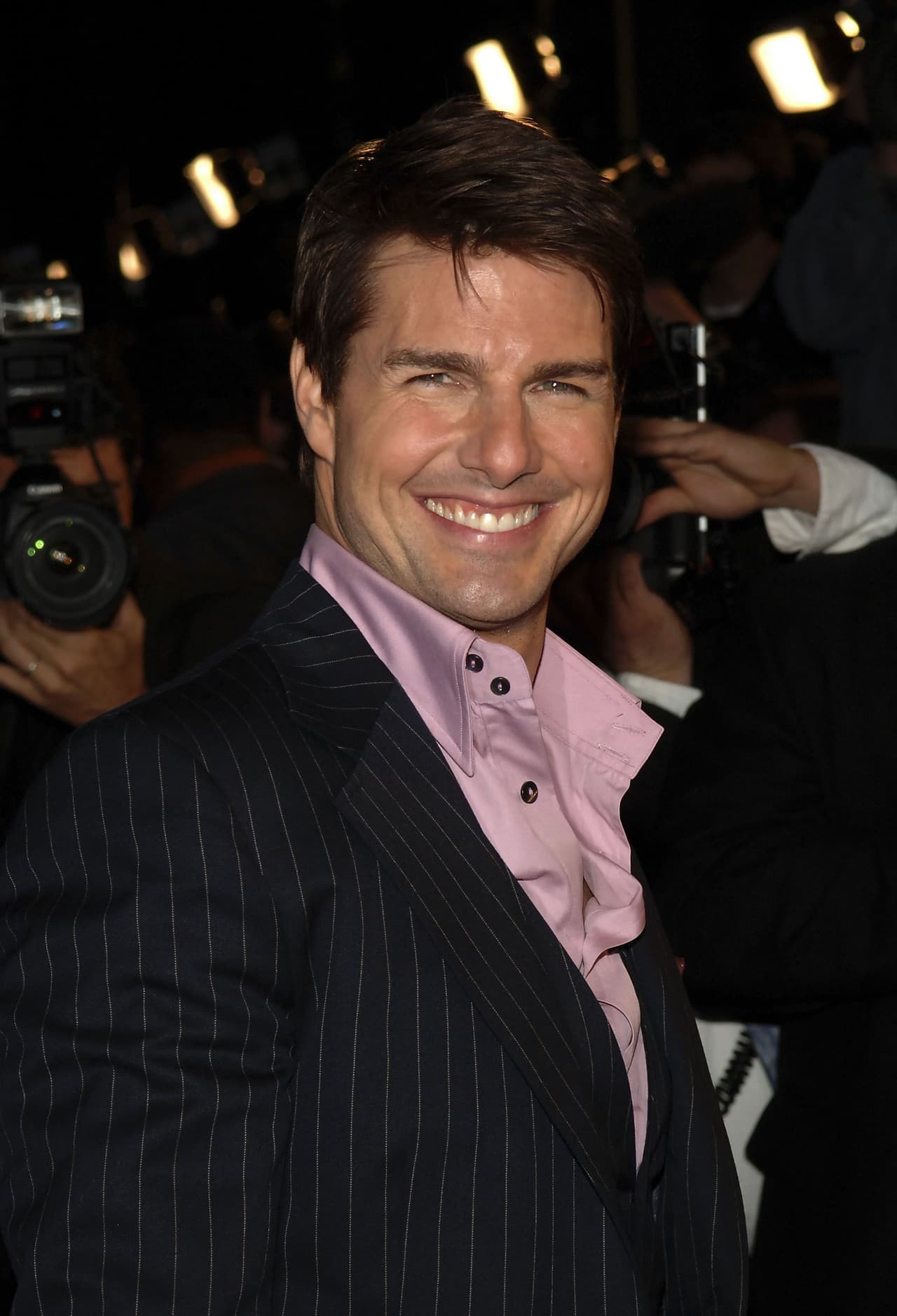 Sumamente expresivo con su rostro, es de los pocos en Hollywood en mantenerse jovial.