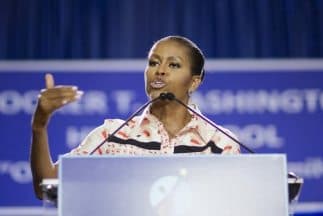 Michelle Obama se reunió con estudiantes de Booker T. Washington High School. (Imagen tomada de Twitter).