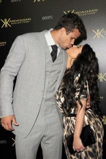 Superado el escándalo del video sexual, Kim Kardashian pareció hallar el amor con el basquetbolista Kris Humphries. Estuvieron juntos 72 días antes de que ella solicitara el divorcio debido a "diferencias irreconciliables".