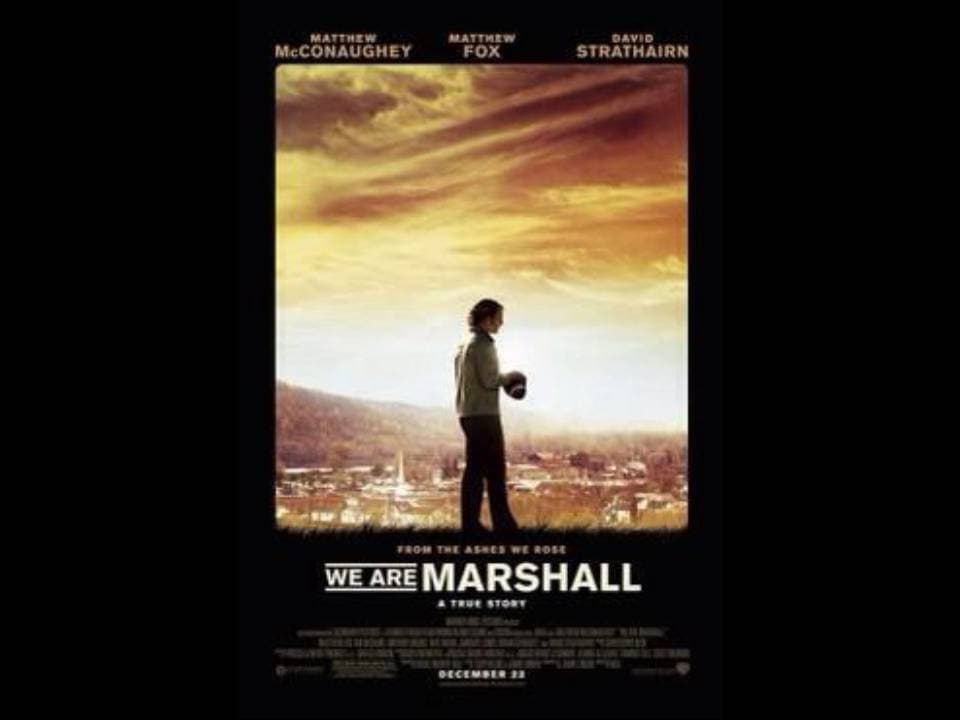 'We are Marshall' (2006) | Basada en hechos reales. Luego de un accidente aéreo que termina con la vida de todo el equipo de futbol americano, Jack Lengyel (Matthew McConaughey) toma el reto de volver a formar el equipo de la Universidad de Marshall.
