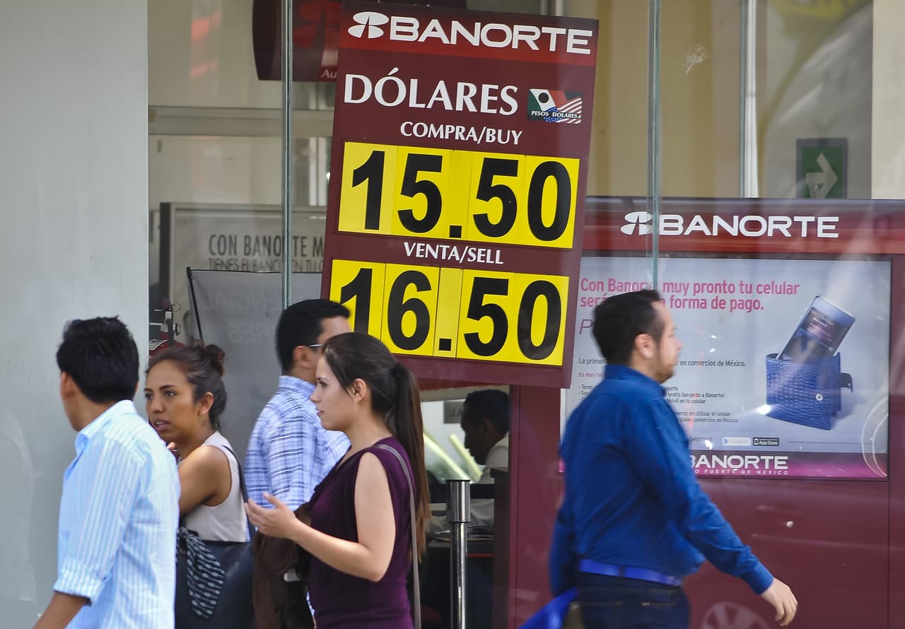 ¿Por qué México elevó sus tasas de interés tras la depreciación de su moneda?