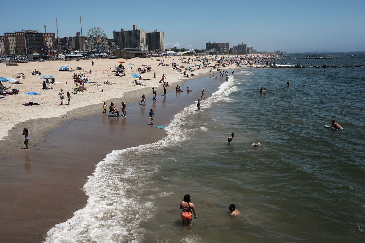 Después del Día de la Independencia, los residentes acudieron a las playas aprovechando el calor.