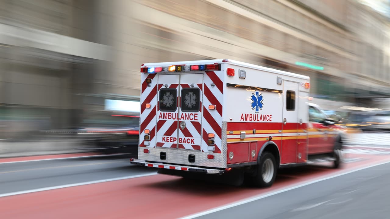 Encuentran a un bebé recién nacido abandonado en baño de supermercado en White Plains