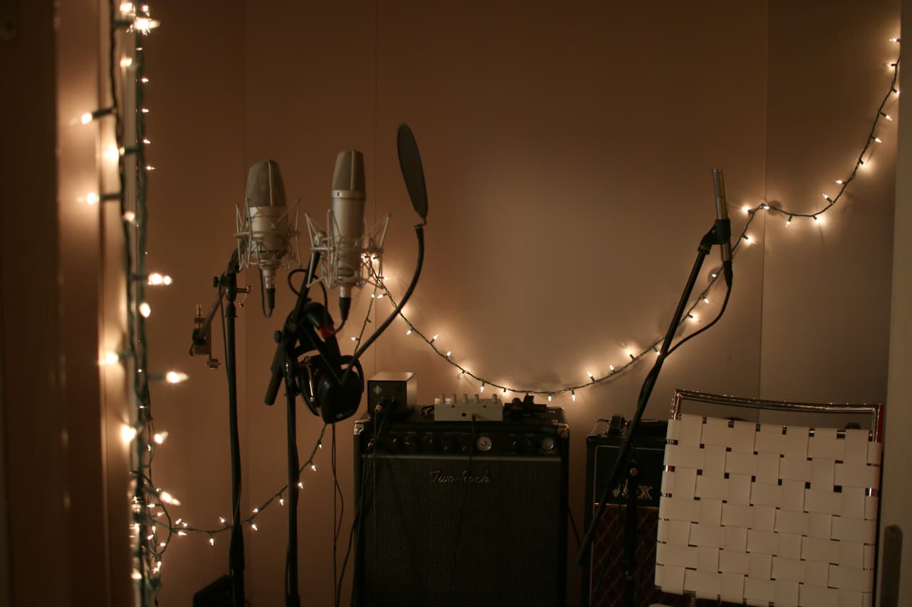 Donde ocurre la magia. Aquí Juanes graba las voces de sus temas.