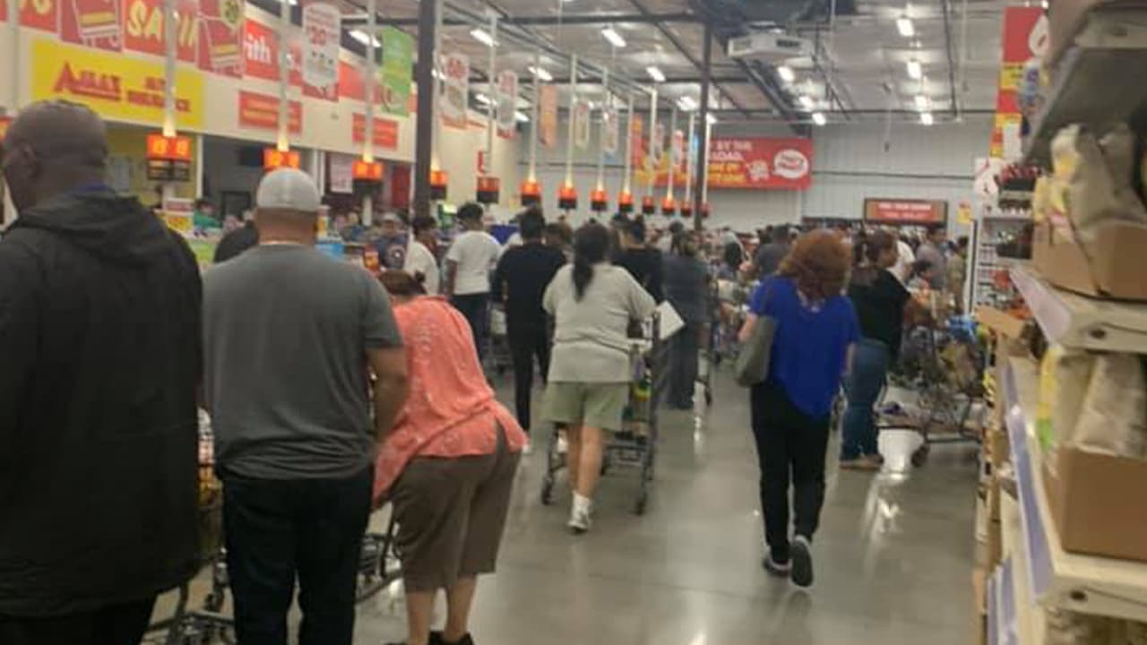 Axel Alexis compartió esta imagen "mucha gente", señala su publicación.