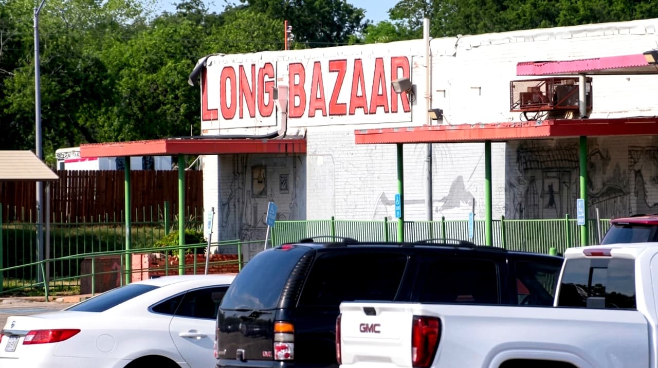 Comerciantes intentan empezar de nuevo tras el cierre del Long Bazaar en Dallas