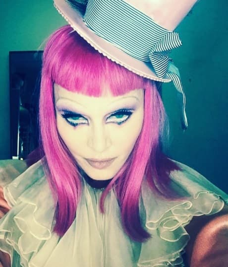 El escándalo creció pues los fans comentaron que Madonna también iba drogada.