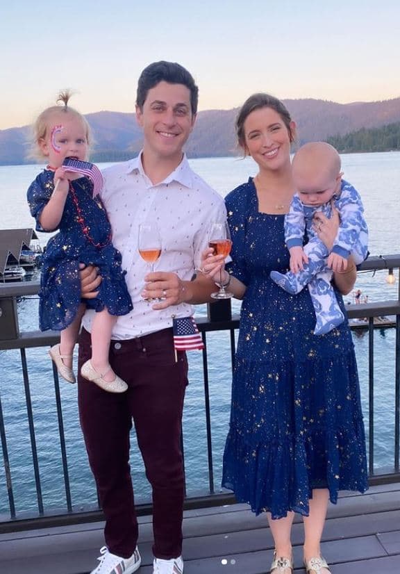 Henrie y su esposa Maria Cahill, con quien se casó en 2017, son padres de dos hijos: su primogénita Pia, quien nació en 2019, y un varón, James, nacido en 2020.