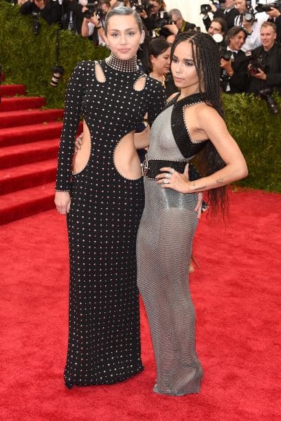 Aquí posando con Zoe Kravitz.