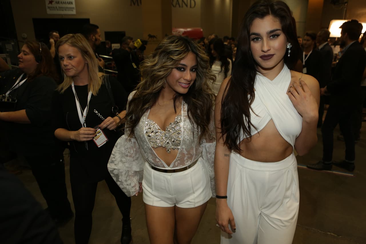 Te llevamos detrás de cámaras de esta entrega quee estuvo espectacular. Selfies, momentos in fraganti y hasta lo que no te imaginas.