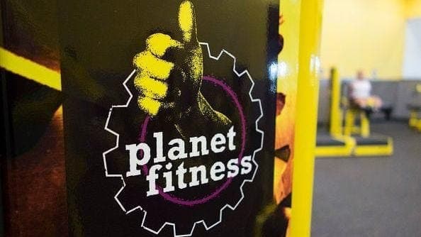 Planet Fitness tiene en su página de internet que es requerido el uso de mascarillas dentro de las instalaciones.