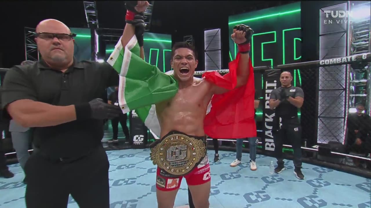 'The Black Spartan' Martínez retiene título gallo de Combate Global