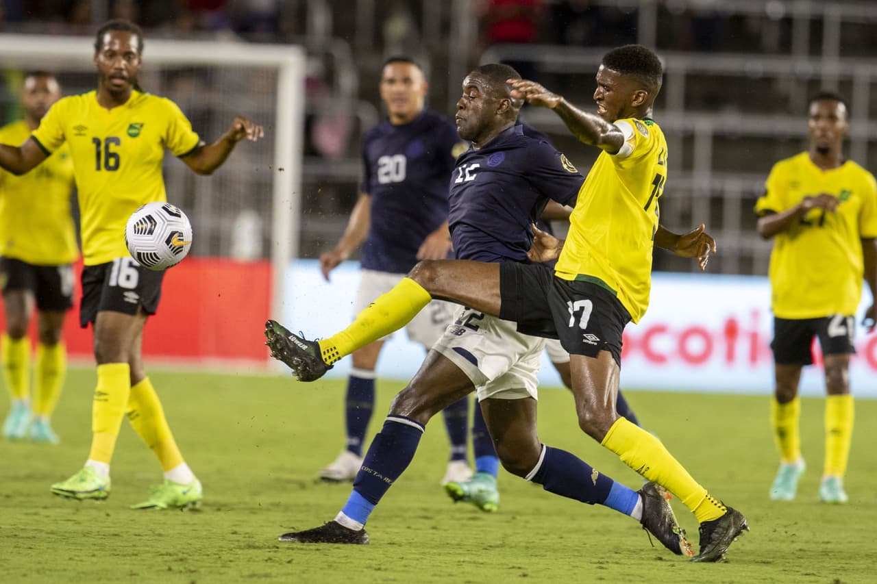 Con solitario gol de Bryan Ruiz, Costa Rica vence 1-0 a Jamaica y consigue paso perfecto a los cuartos de final.