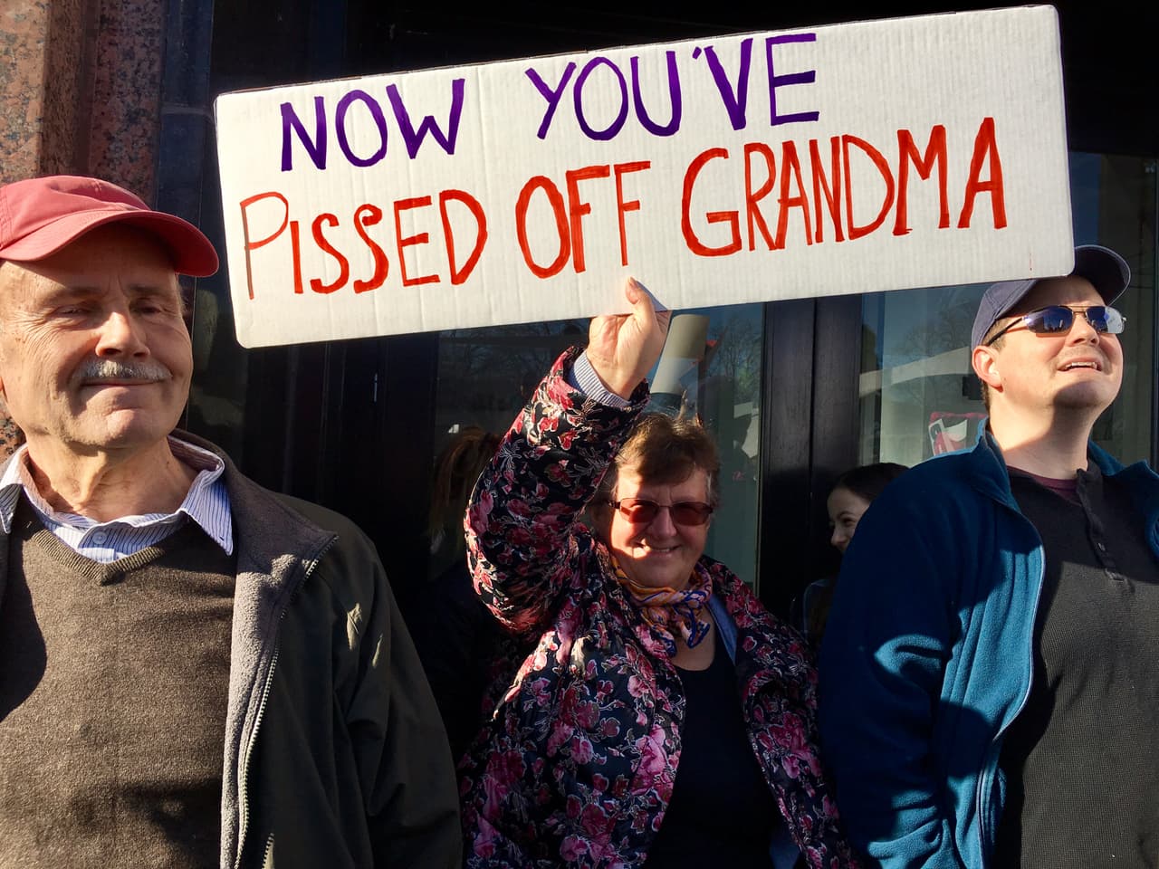 Y desde ancianos hasta niños salieron a protestar contra la retórica del nuevo presidente de los Estados Unidos.