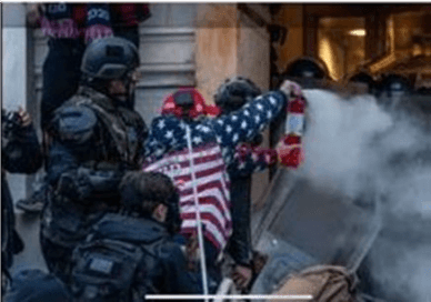 Se declara culpable el hombre que arrojó un extintor a los policías durante el asalto al Capitolio