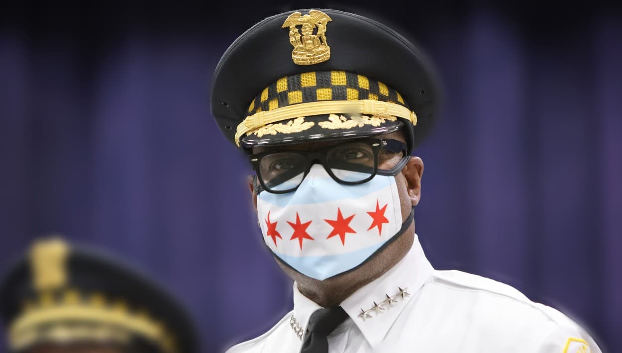 Policía hispano se expone al despido tras ser acusado de llamar "negro" a un arrestado (y le imputan otras faltas)