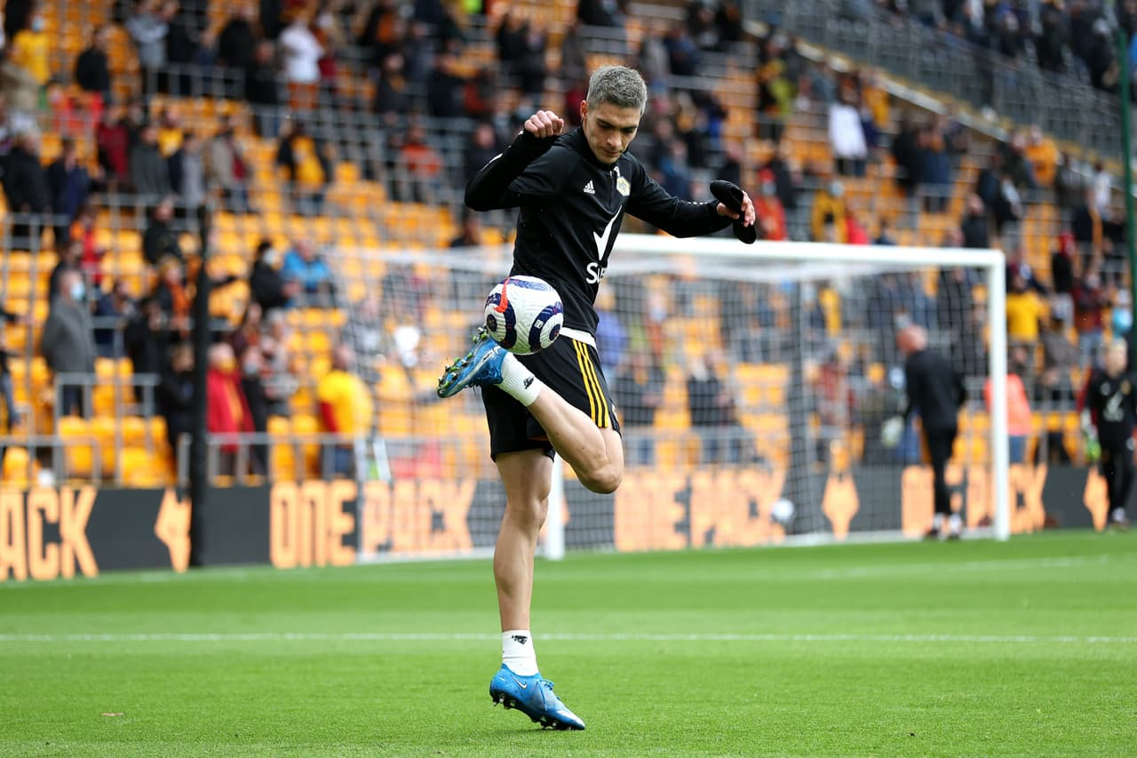 Desde entonces, ha estado bajo el cuidado y la supervisión de su neurocirujano en St Mary's, Miss Sophie Camp y el profesor Tony Belli del Queen Elizabeth Hospital Birmingham
