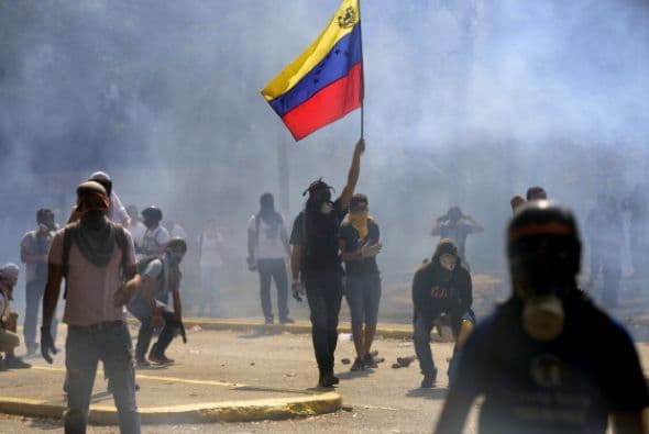 El Tribunal Supremo de Justicia (TSJ) emitió el pasado 24 de abril un polémico fallo estableciendo que el derecho a la protesta se debe ejercer obteniendo una autorización de la autoridad administrativa local.