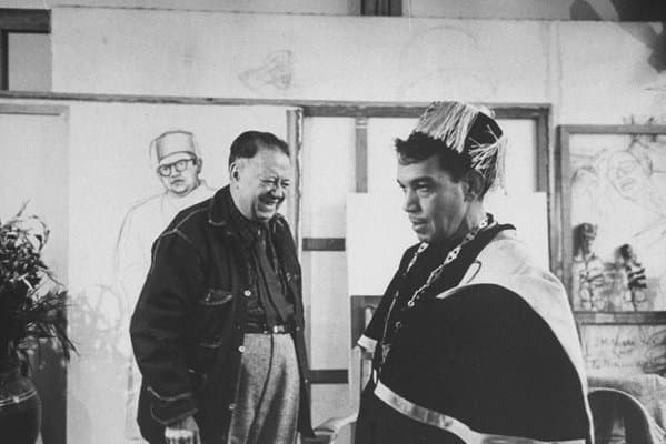 'Cantinflas' murió el 20 de abril de 1993 a causa de cáncer de pulmón. Miles de personas se reunieron en su funeral y se convirtió en un evento nacional que duró tres días. Fue homenajeado por muchos jefes de Estado y por el Congreso de los Estados Unidos, que mantuvo un minuto de silencio por él.